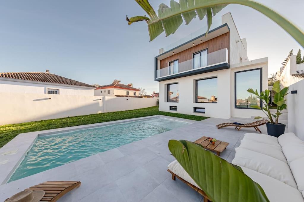Con Piscina Privada *